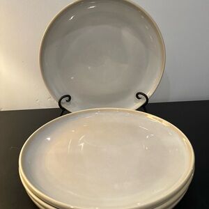 Oneida Cream Dinner Plate Set